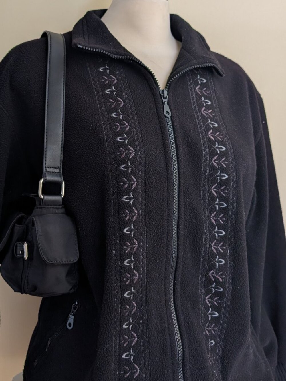 FLORAL DETAIL VINTAGE FLEECE ZIP UP SWEATSHIRT